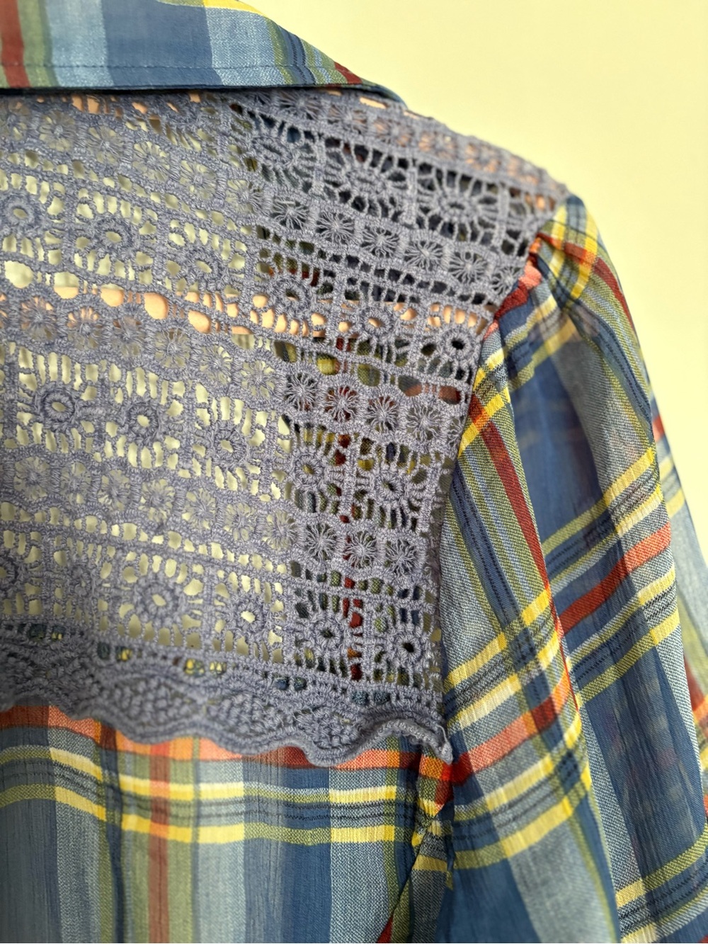 American Rag plaid lightweight blouse. - Picture 8 of 9